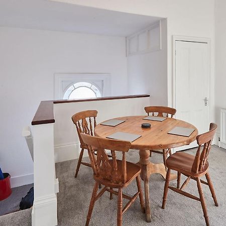 Beautiful Sea View Apartment In St Leonards On Sea Exterior foto