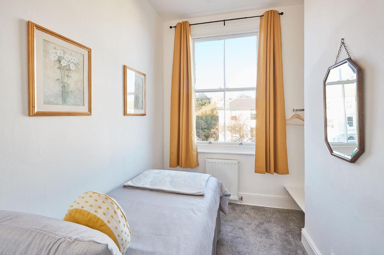 Beautiful Sea View Apartment In St Leonards On Sea Exterior foto